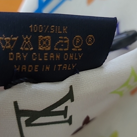 Louis Vuitton Murakami Monogram Scarf #M78125 - Picture 8 of 11